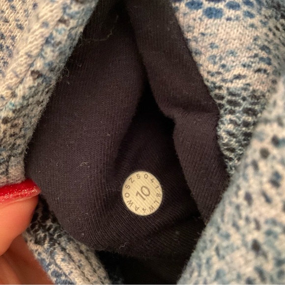 Lululemon Scuba Hoodie - Size 10 - Mesh Scape Multi - Picture 9 of 9